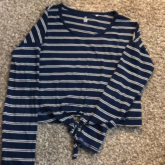 ✨blue and white striped long sleeve crop top✨ - Picture 1 of 1